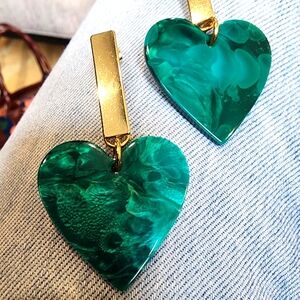 Elegant Green Heart Earrings!!💚💛💚